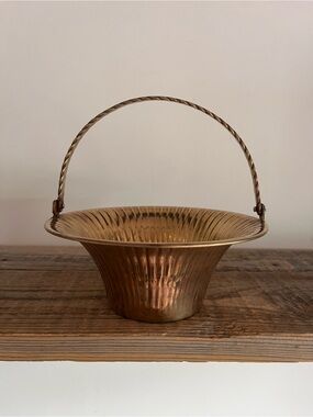 Brass Fluted Basket with Twisted Handle - Gold Tone